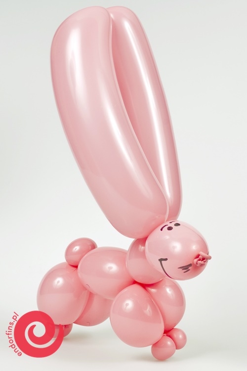 skręcanie długich elastycznych balonów